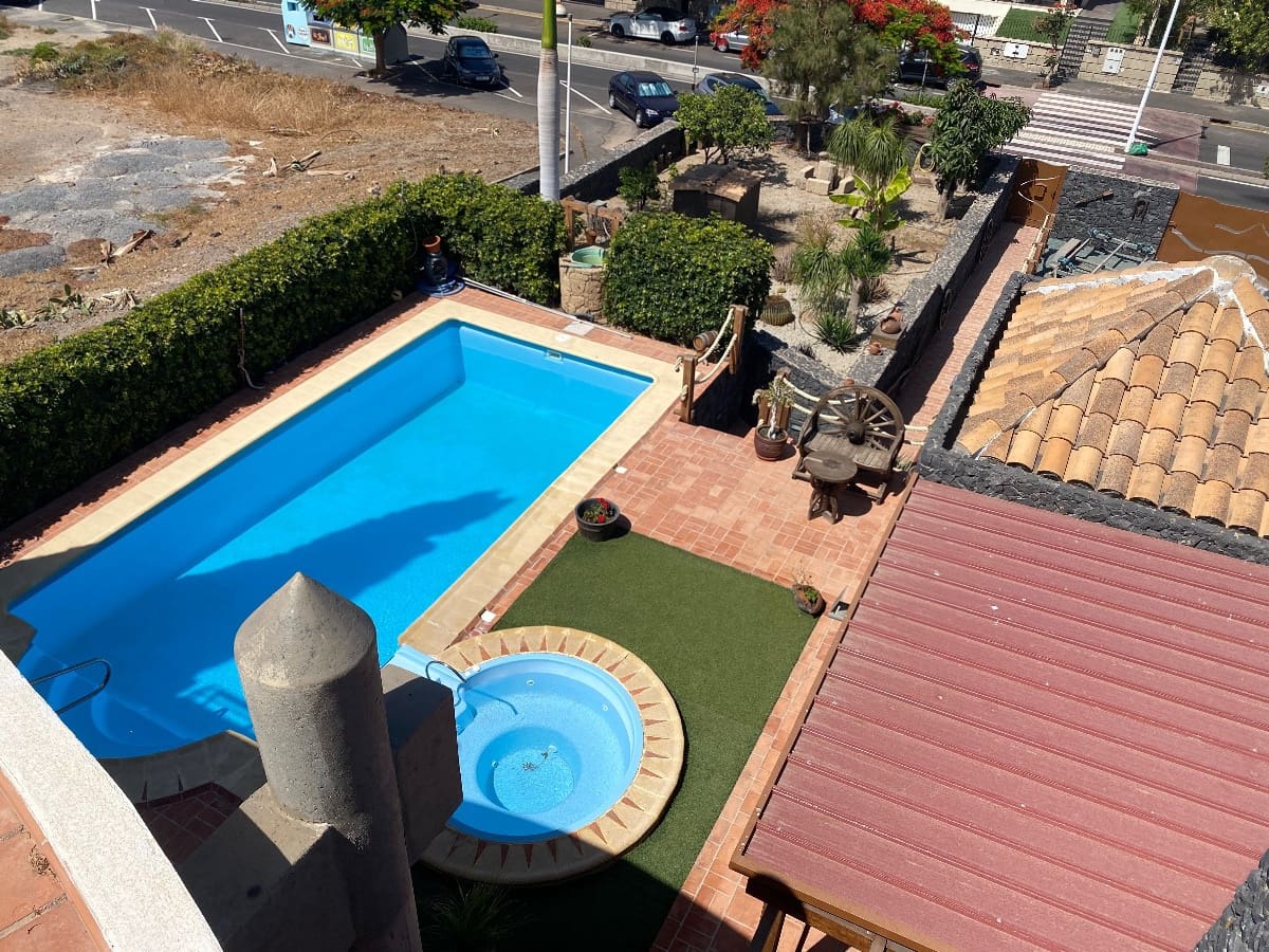 3 bedroom Villa for sale in El Madronal with garage - € 2,310,000 (Ref: 9625967)