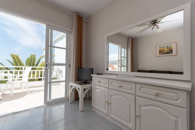 1 bedroom Apartment for sale in Playa Fañabe, Adeje with pool - € 325,000 (Ref: 9625971)