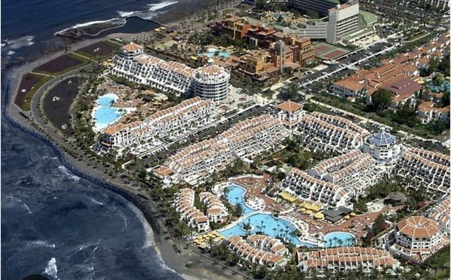 Autotalli myytävänä paikassa Los Cristianos, Arona - 120 000 € (Ref: 9625976)