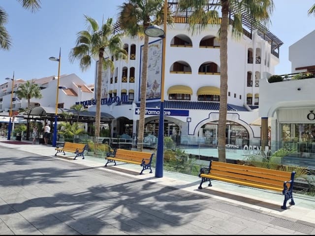 Autotalli myytävänä paikassa Los Cristianos, Arona - 120 000 € (Ref: 9625976)