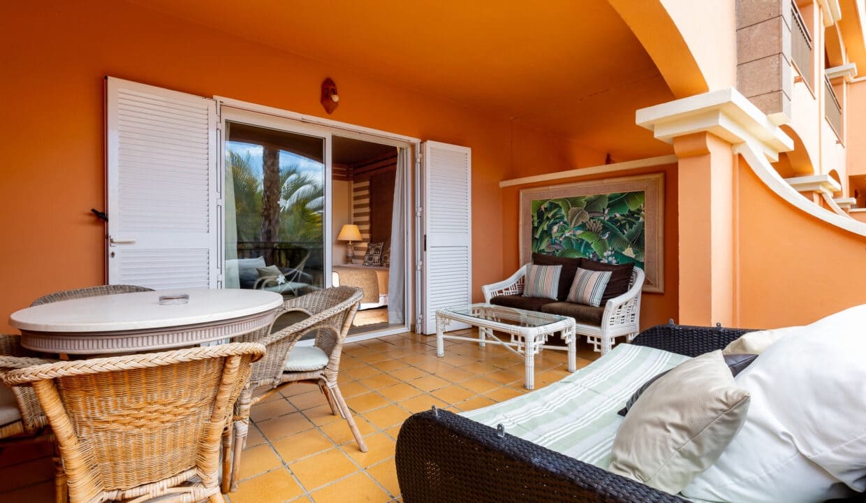 Apartment for sale in Los Cristianos with pool - € 330,000 (Ref: 9625980)