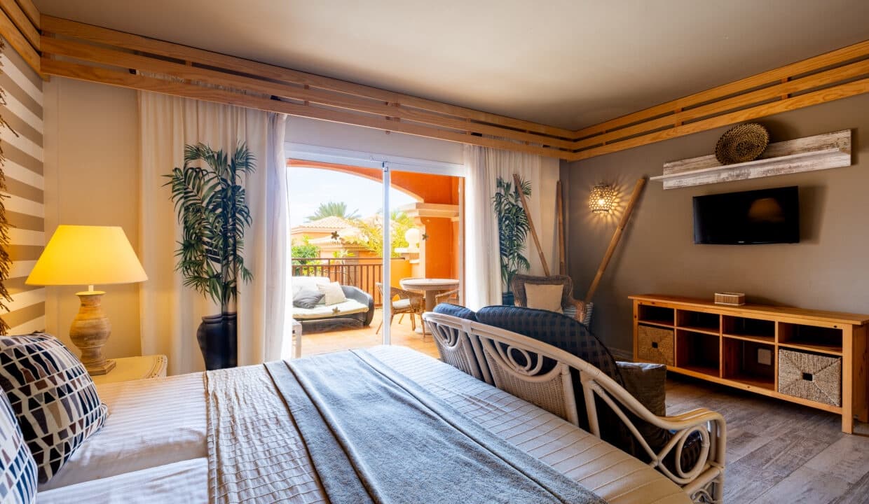 Apartment for sale in Los Cristianos with pool - € 330,000 (Ref: 9625980)