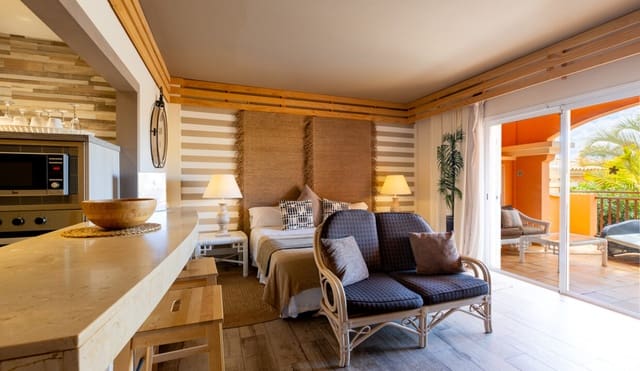 Apartment for sale in Los Cristianos, Arona with pool - € 330,000 (Ref: 9625980)