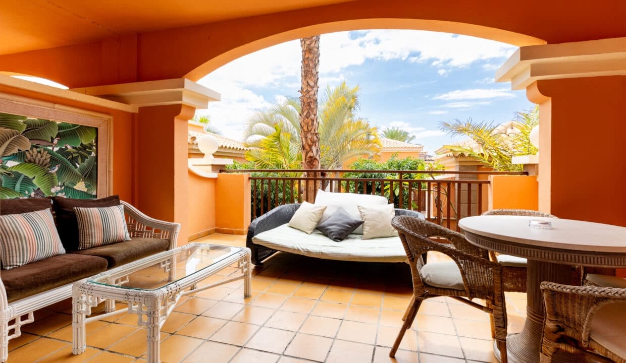 Apartment for sale in Los Cristianos with pool - € 330,000 (Ref: 9625980)