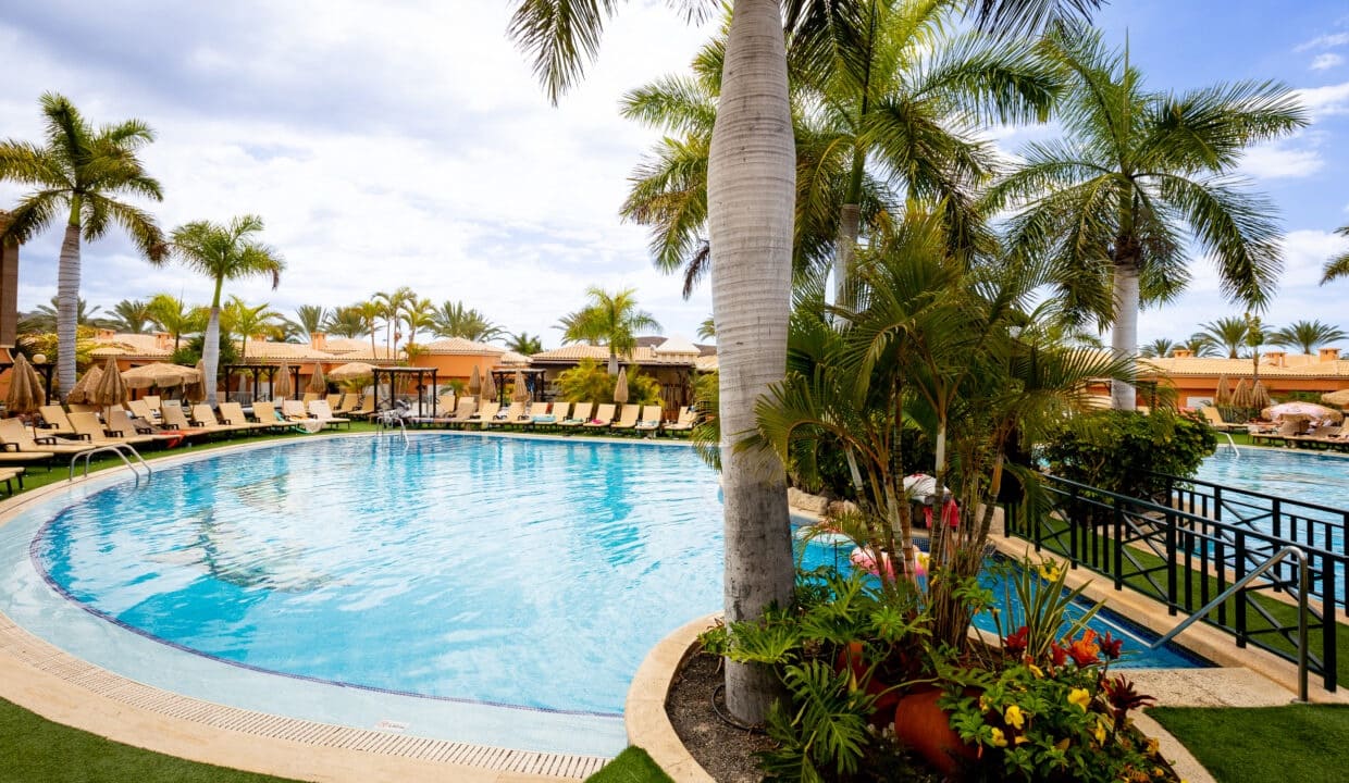 Apartment for sale in Los Cristianos with pool - € 330,000 (Ref: 9625980)