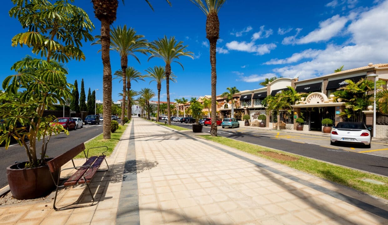 Apartment for sale in Los Cristianos with pool - € 330,000 (Ref: 9625980)