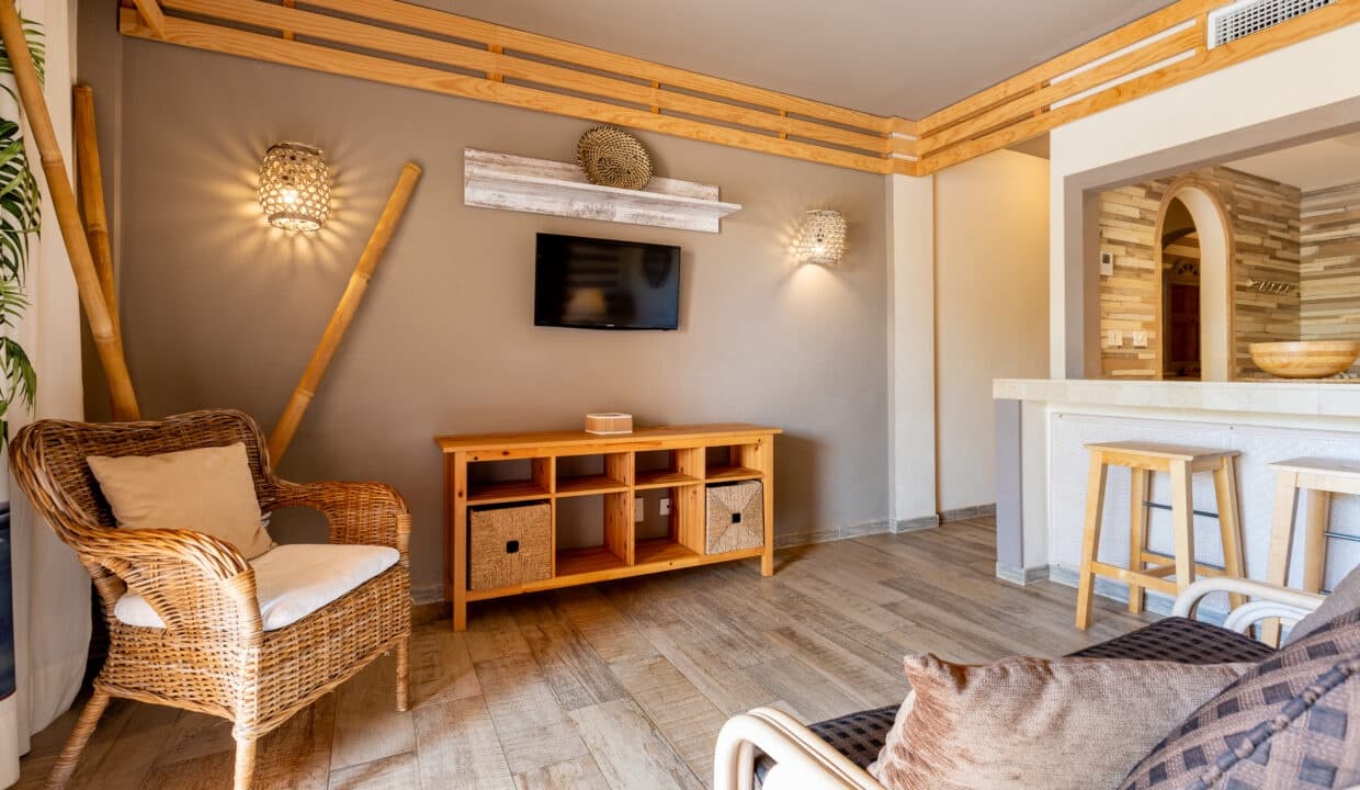 Apartment for sale in Los Cristianos with pool - € 330,000 (Ref: 9625980)