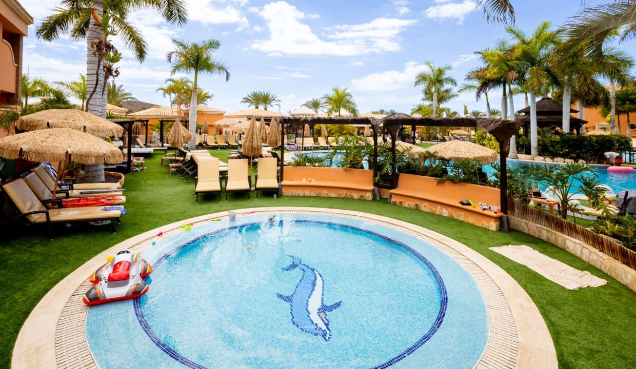 Apartment for sale in Los Cristianos with pool - € 330,000 (Ref: 9625980)