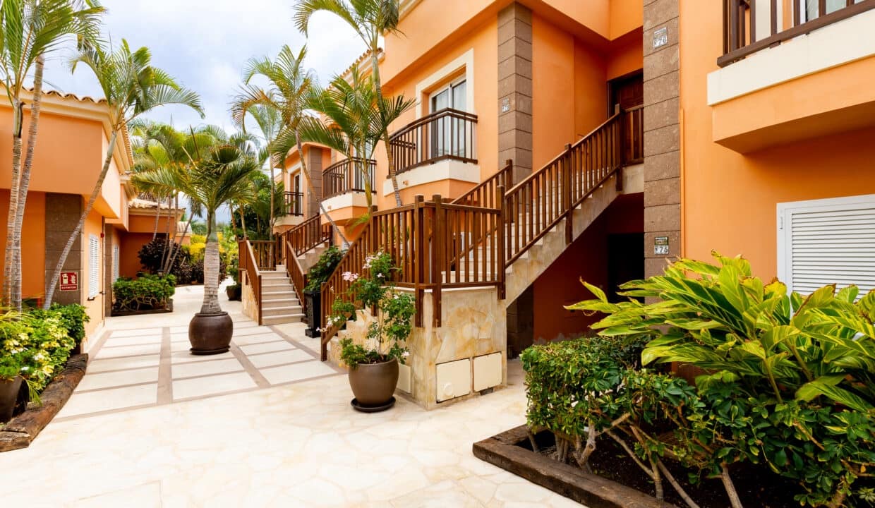 Apartment for sale in Los Cristianos with pool - € 330,000 (Ref: 9625980)