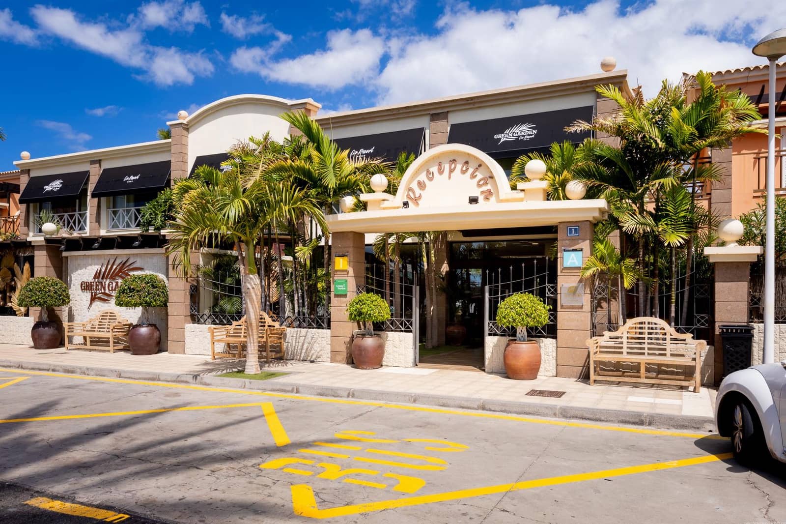 Apartment for sale in Los Cristianos with pool - € 330,000 (Ref: 9625980)