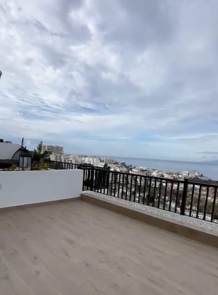 2 bedroom Apartment for sale in Guia de Isora with pool - € 575,000 (Ref: 9627736)