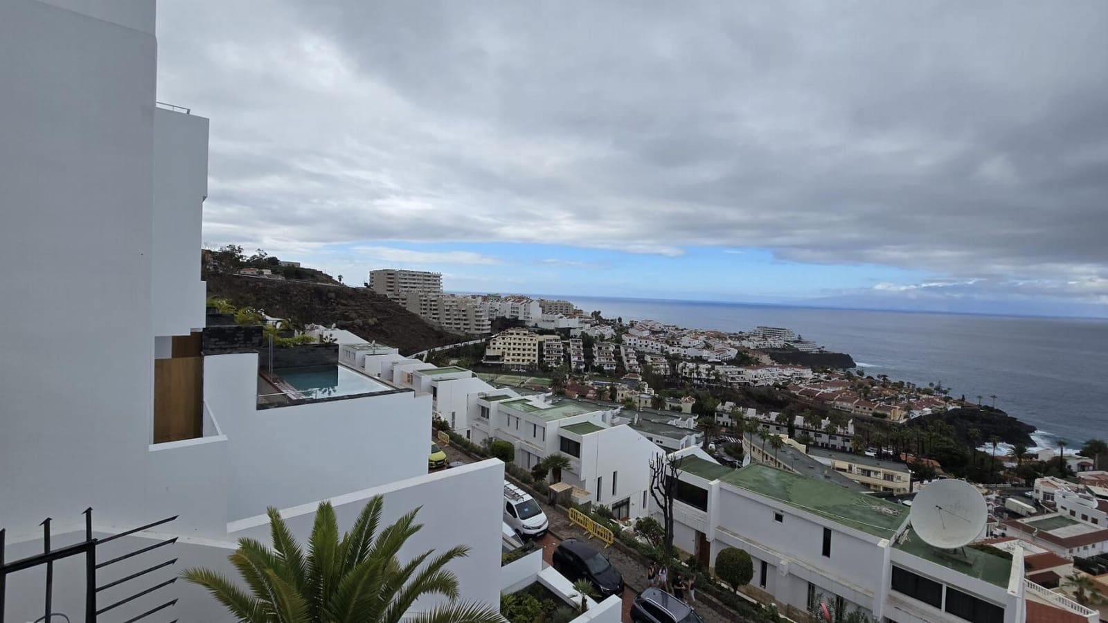 2 bedroom Apartment for sale in Guia de Isora with pool - € 575,000 (Ref: 9627736)