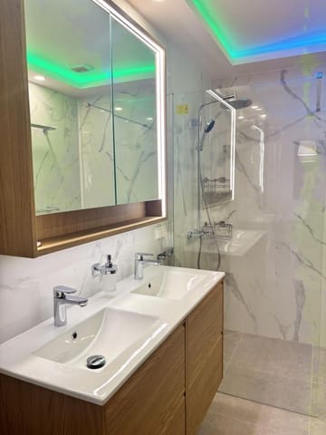 2 soveværelse Lejlighed til salg i Los Cristianos, Arona med swimmingpool - € 395.000 (Ref: 9726767)