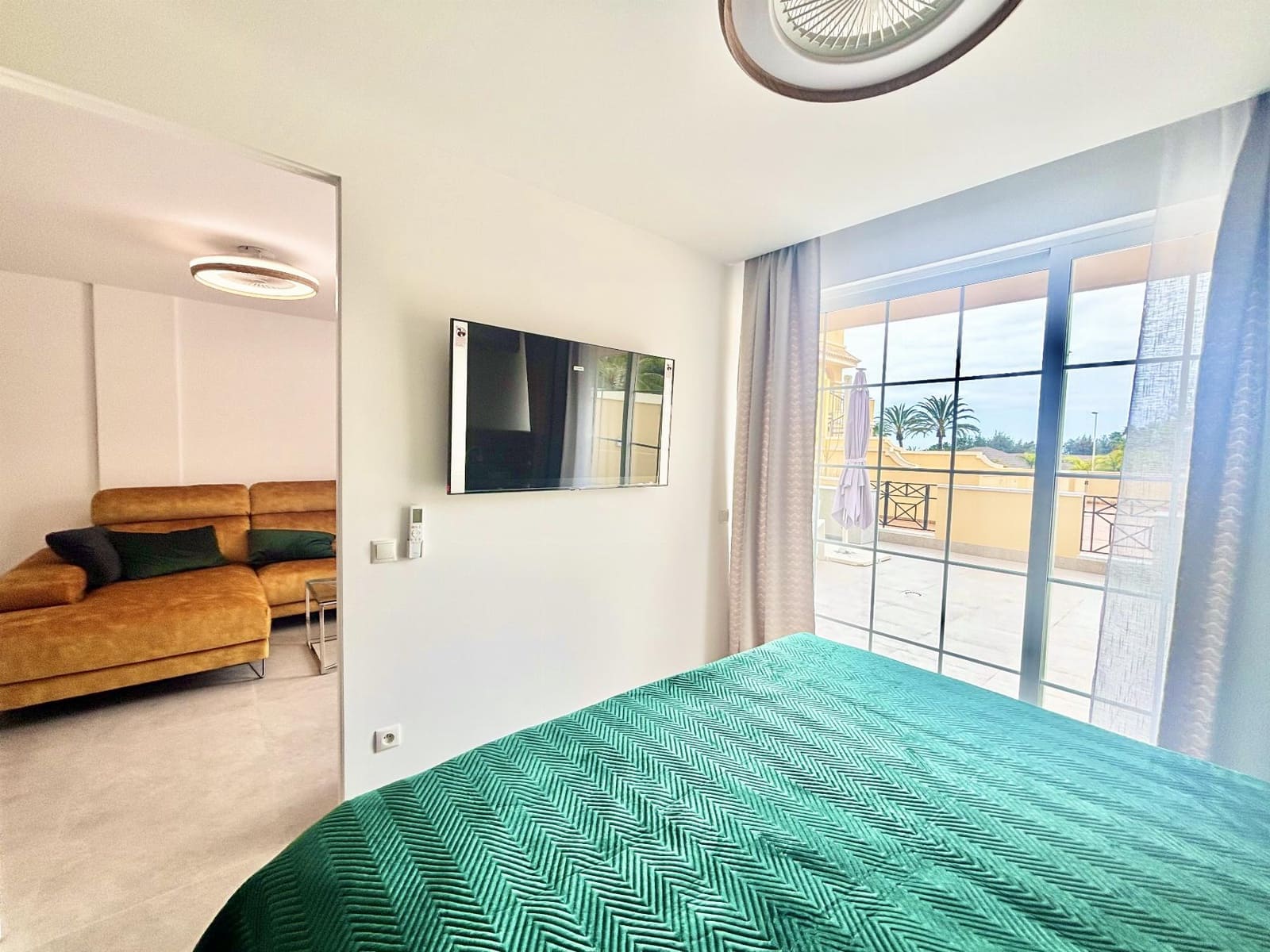 2 soveværelse Lejlighed til salg i Los Cristianos med swimmingpool - € 395.000 (Ref: 9726767)