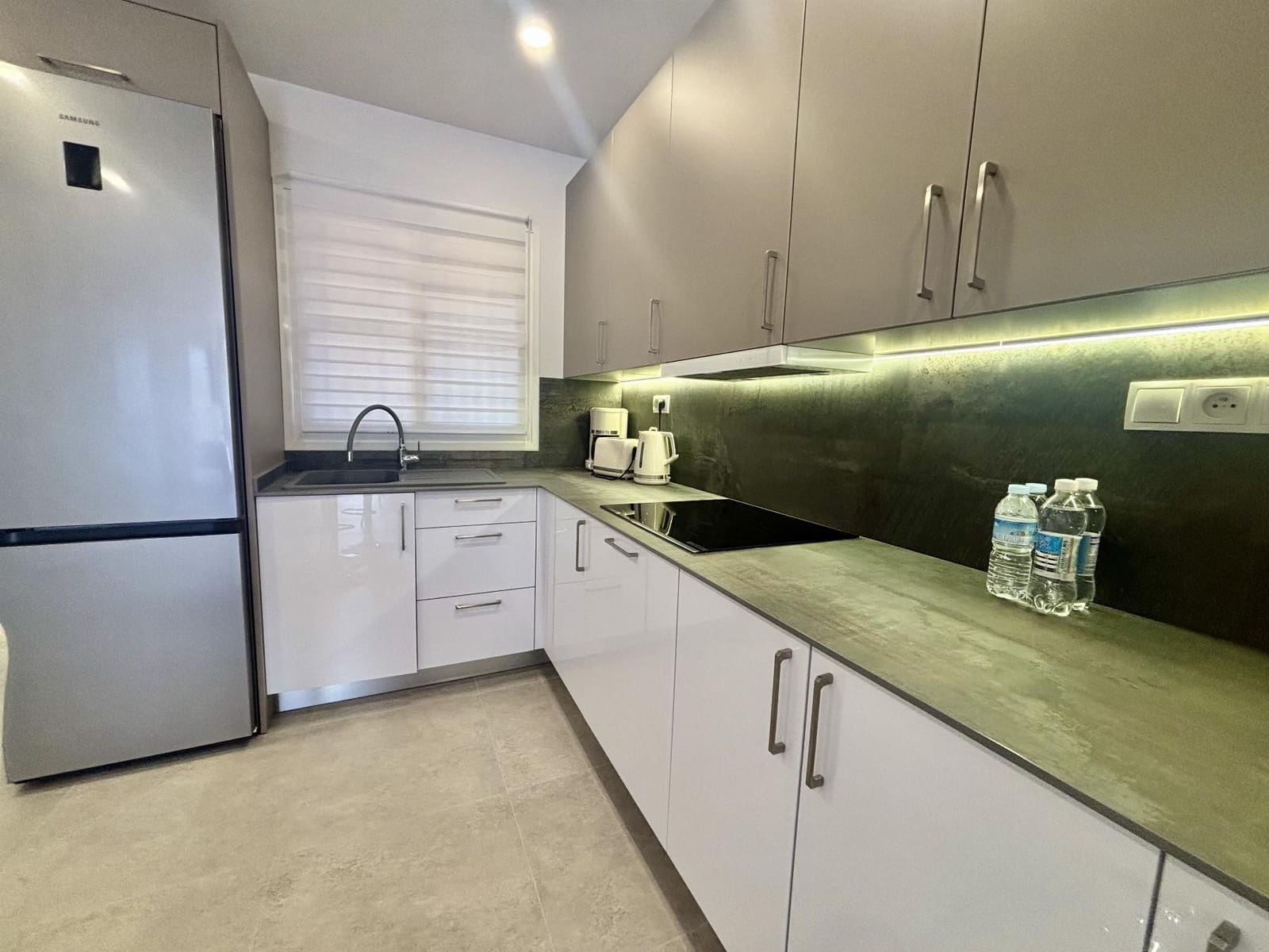 2 soveværelse Lejlighed til salg i Los Cristianos med swimmingpool - € 395.000 (Ref: 9726767)