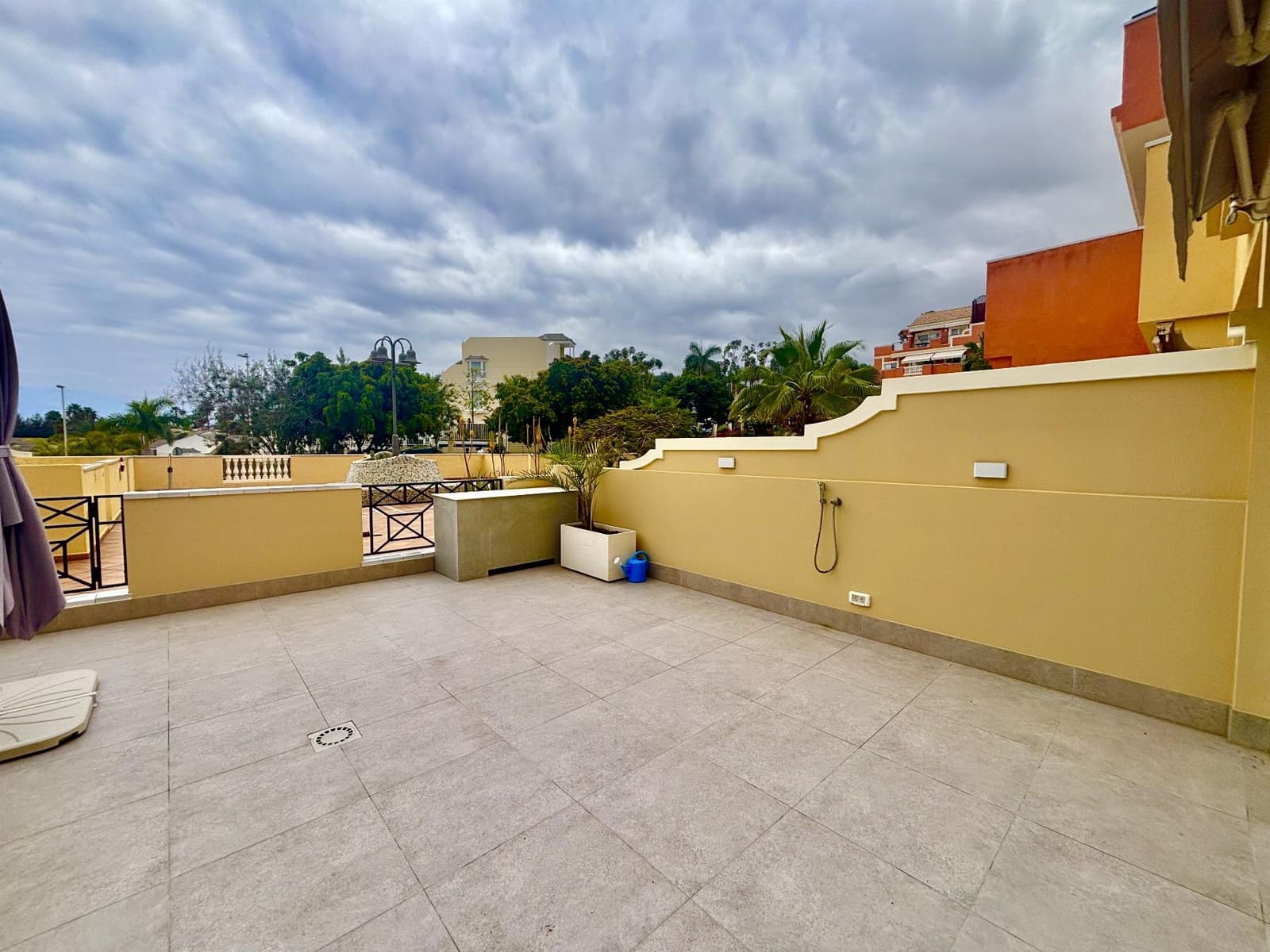 2 soveværelse Lejlighed til salg i Los Cristianos med swimmingpool - € 395.000 (Ref: 9726767)