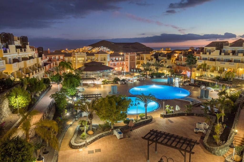 2 bedroom Apartment for sale in Los Cristianos with pool - € 395,000 (Ref: 9726767)