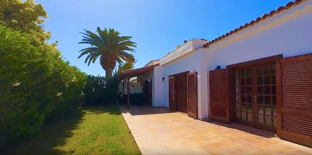 3 bedroom Villa for sale in Golf del Sur, San Miguel de Abona with pool - € 450,000 (Ref: 9727665)