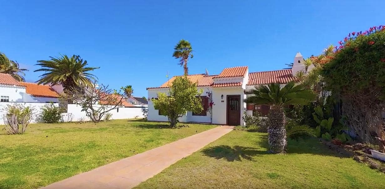 3 bedroom Villa for sale in Golf del Sur with pool - € 450,000 (Ref: 9727665)