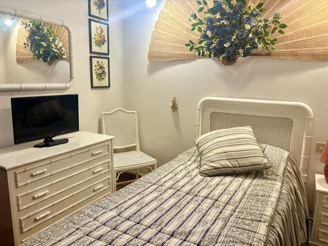 Chalet de 3 habitaciones en Golf del Sur, San Miguel de Abona en venta con piscina - 450.000 € (Ref: 9727665)