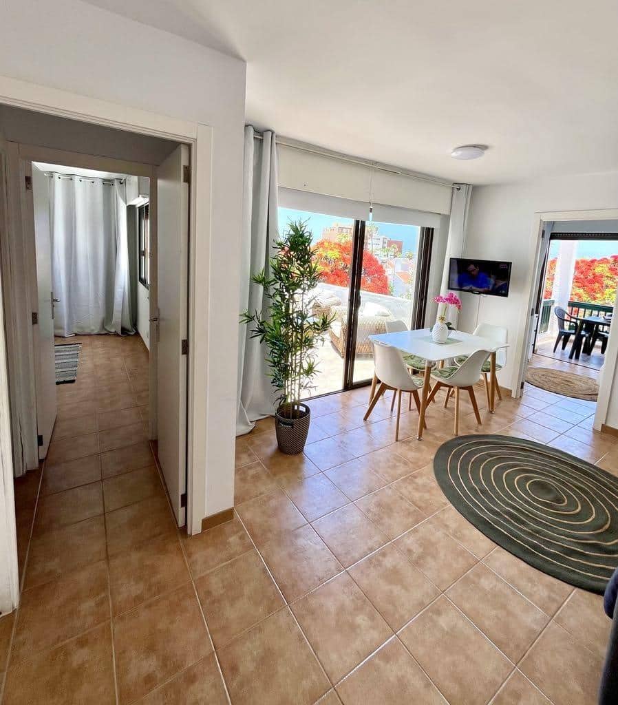 Apartamento de 2 habitaciones en Costa Adeje en venta con piscina - 399.000 € (Ref: 9735693)