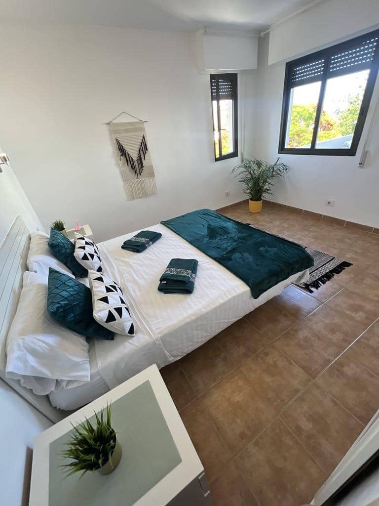 Apartamento de 2 habitaciones en Costa Adeje en venta con piscina - 399.000 € (Ref: 9735693)