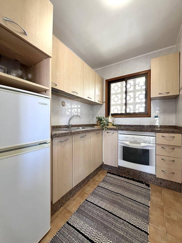 Apartamento de 2 habitaciones en Costa Adeje en venta con piscina - 399.000 € (Ref: 9735693)