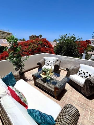 Apartamento de 2 habitaciones en Torviscas Bajo, Adeje en venta con piscina - 399.000 € (Ref: 9735693)