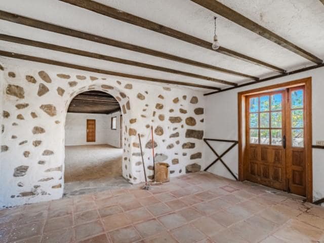 10 bedroom Finca/Country House for sale in Icod de los Vinos with garage - € 559,000 (Ref: 9748150)