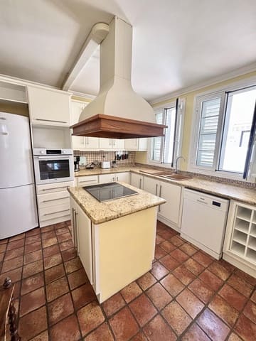 3 soveværelse Semi-Rækkehus til salg i Abades, Arico - € 375.000 (Ref: 9765140)