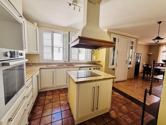 3 soveværelse Semi-Rækkehus til salg i Abades, Arico - € 375.000 (Ref: 9765140)