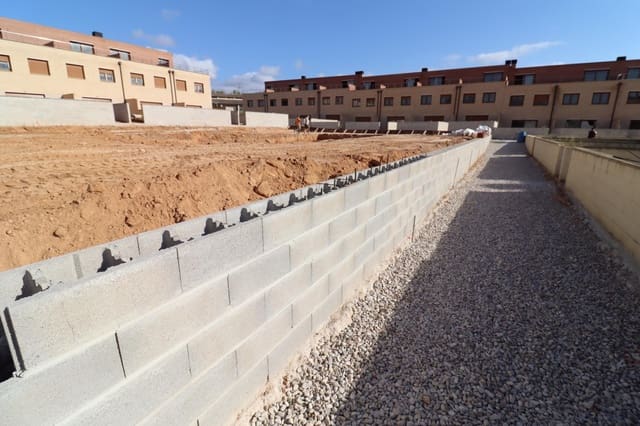 3 soverom Kjedet enebolig til salgs i Ulldecona med svømmebasseng garasje - € 220 000 (Ref: 8676148)