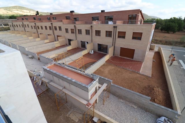 3 slaapkamer Halfvrijstaande villa te koop in Ulldecona met zwembad garage - € 220.000 (Ref: 8676148)
