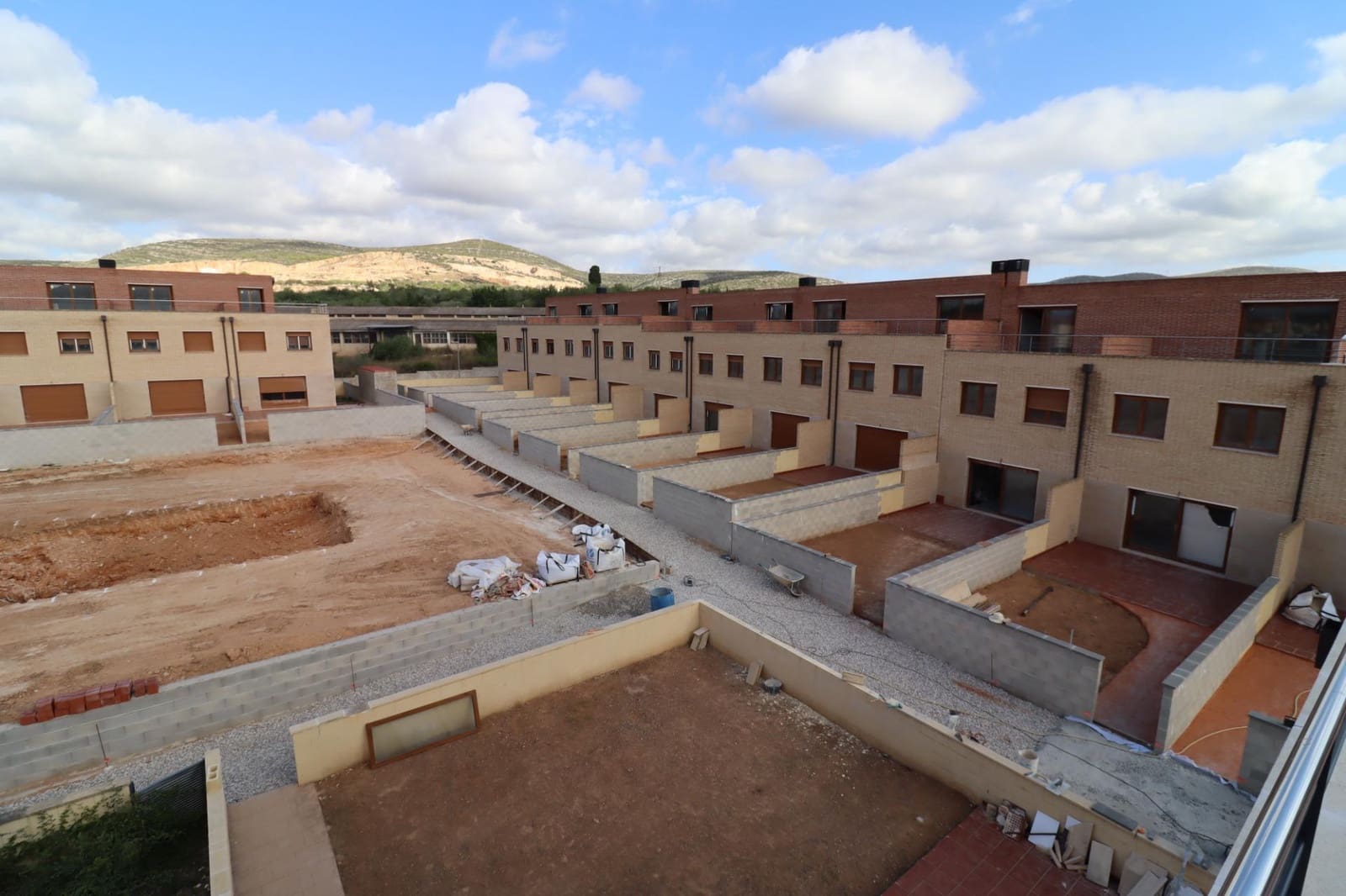 3 soverom Kjedet enebolig til salgs i Ulldecona med svømmebasseng garasje - € 220 000 (Ref: 8676148)