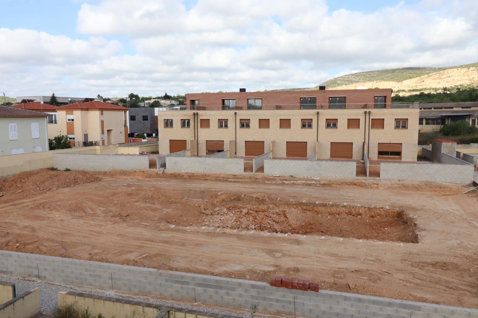 3 soverom Kjedet enebolig til salgs i Ulldecona med svømmebasseng garasje - € 220 000 (Ref: 8676148)