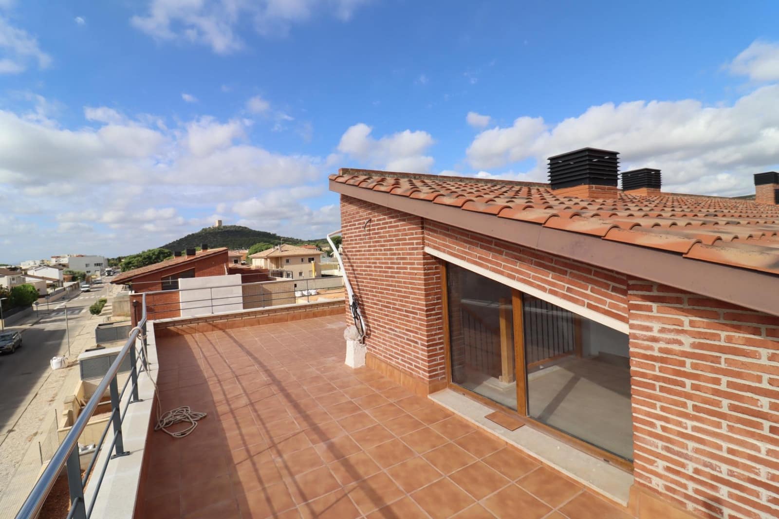 3 soverom Kjedet enebolig til salgs i Ulldecona med svømmebasseng garasje - € 220 000 (Ref: 8676148)