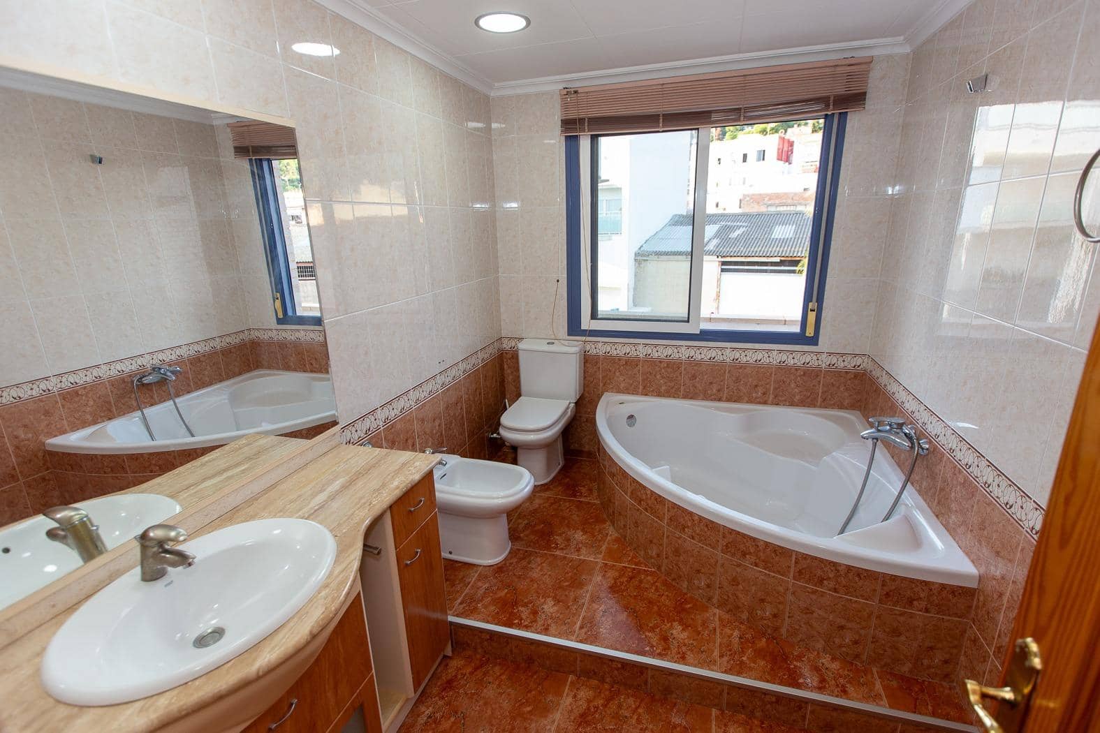 3 bedroom Townhouse for sale in Alcanar with garage - € 233,300 (Ref: 9312870)