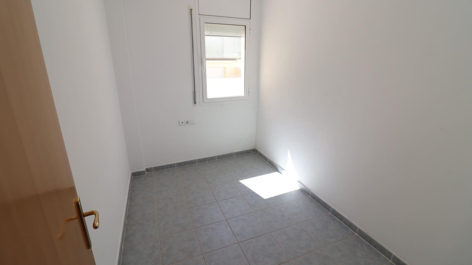 3 bedroom Apartment for sale in Alcanar - € 120,000 (Ref: 9843401)