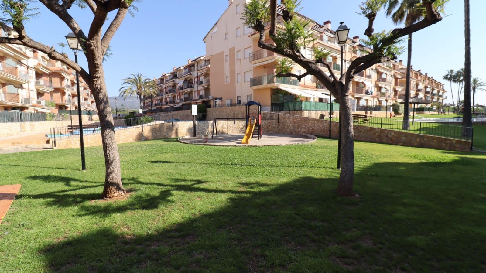 2 bedroom Flat for sale in Les Cases d'Alcanar with pool - € 150,000 (Ref: 9855460)