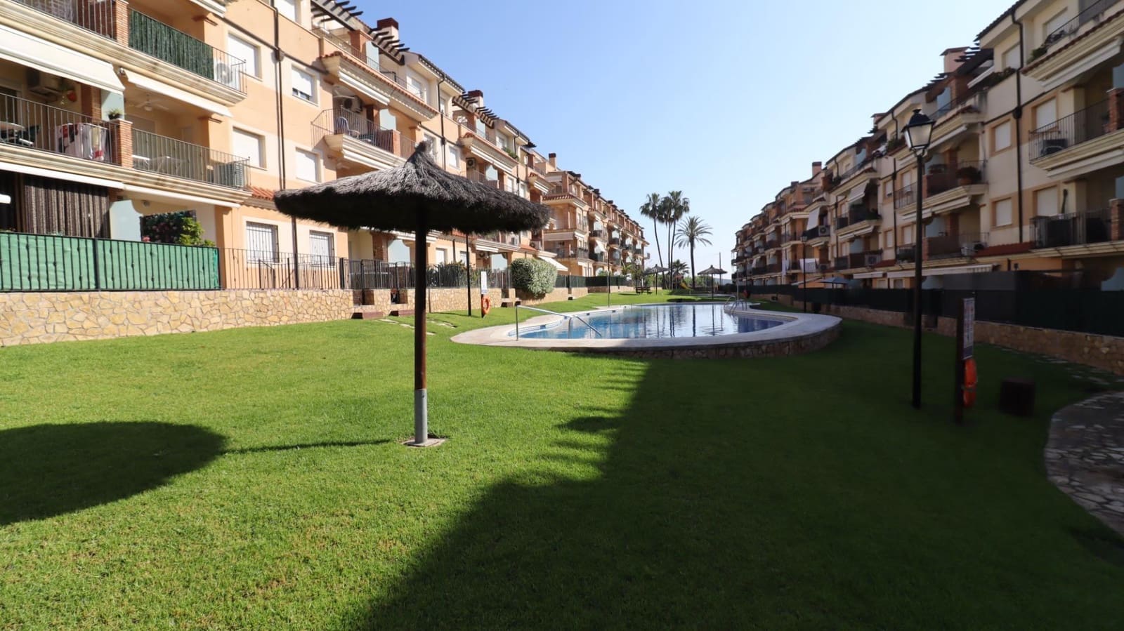 2 bedroom Flat for sale in Les Cases d'Alcanar with pool - € 150,000 (Ref: 9855460)