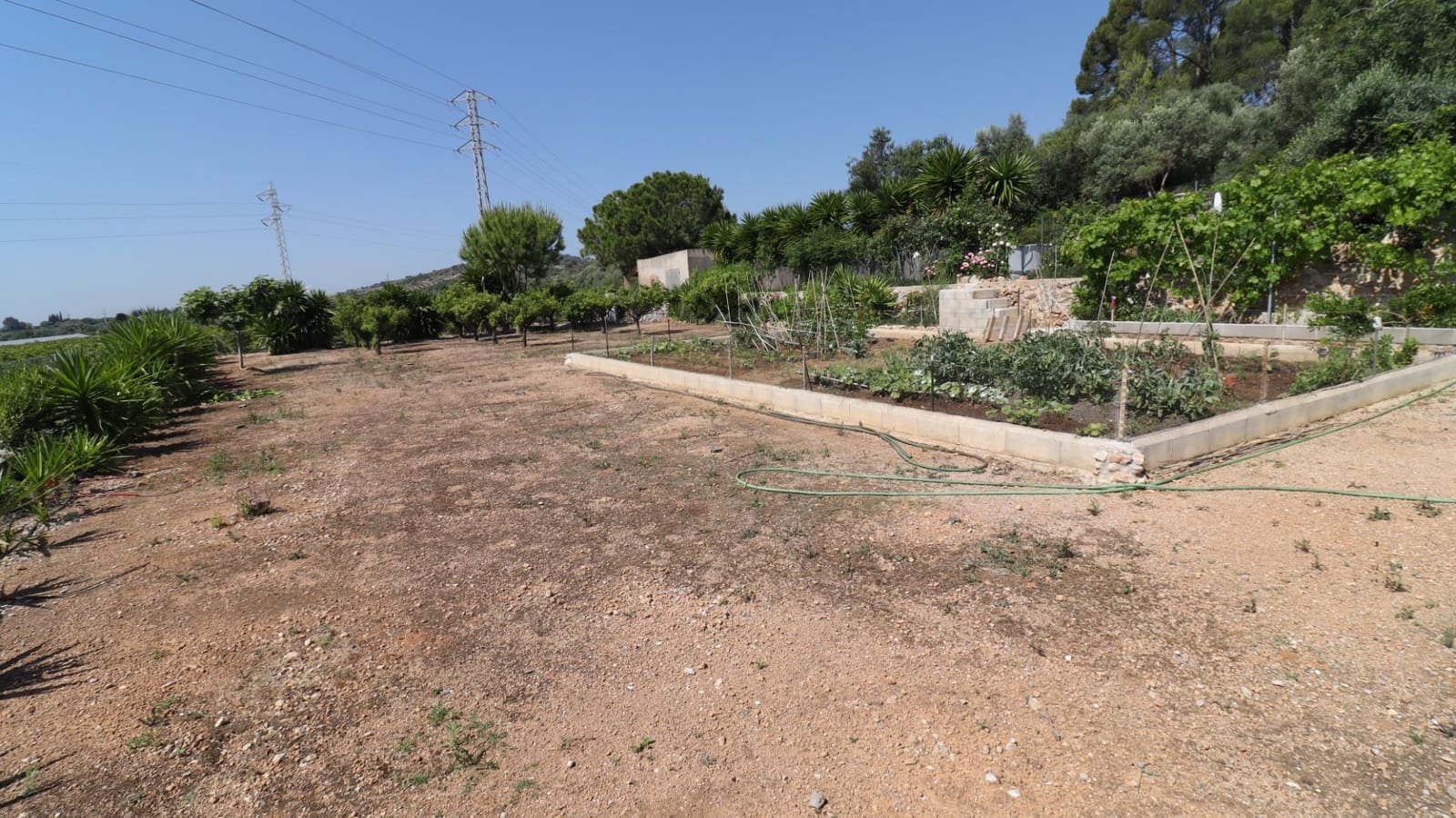 Grunde uden byggetilladelser til salg i Alcanar - € 70.000 (Ref: 9881945)