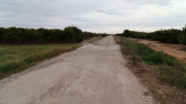Ubebygd land til salgs i Vinaròs - € 50 000 (Ref: 9947919)