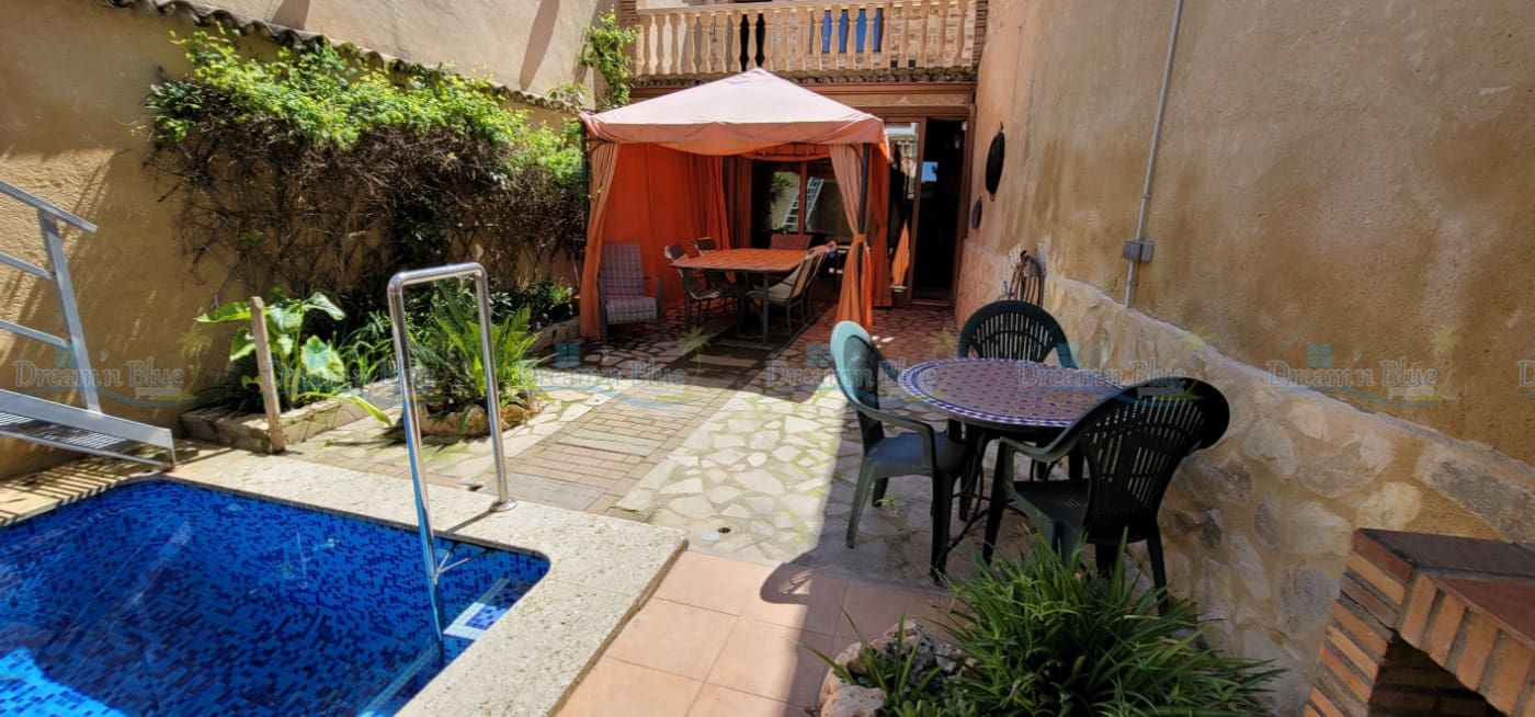 5 slaapkamer Huis te koop in Albaida met zwembad - € 220.000 (Ref: 6784067)