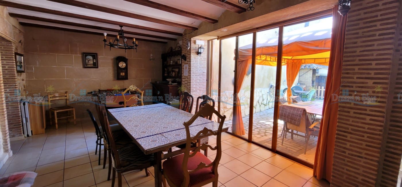 5 slaapkamer Huis te koop in Albaida met zwembad - € 220.000 (Ref: 6784067)