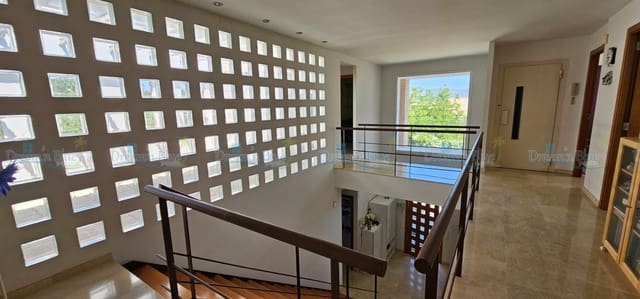 5 bedroom Villa for sale in Ontinyent with garage - € 490,000 (Ref: 9104172)