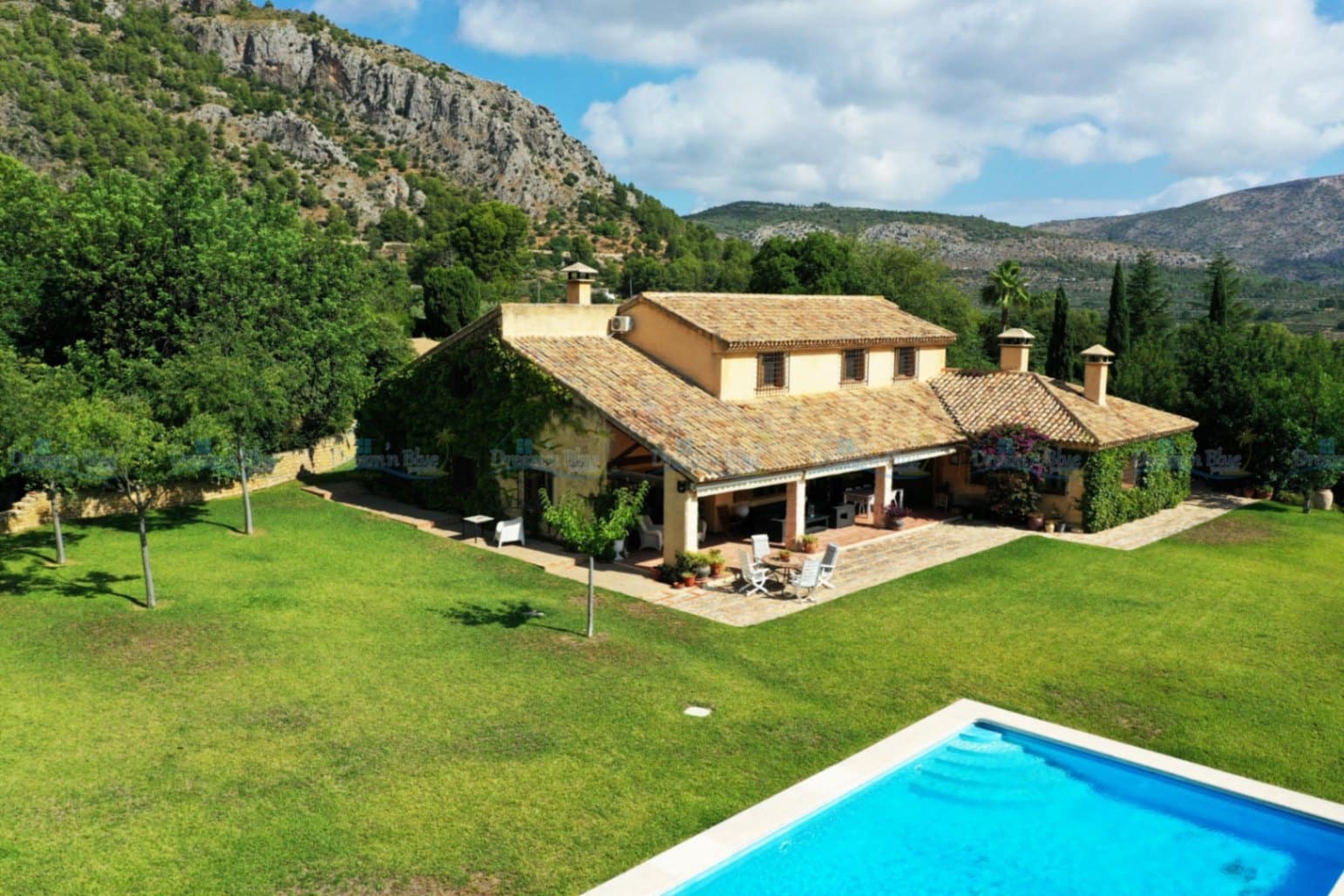 5 soveværelse Villa til salg i Muro de Alcoy med swimmingpool garage - € 880.000 (Ref: 9198686)