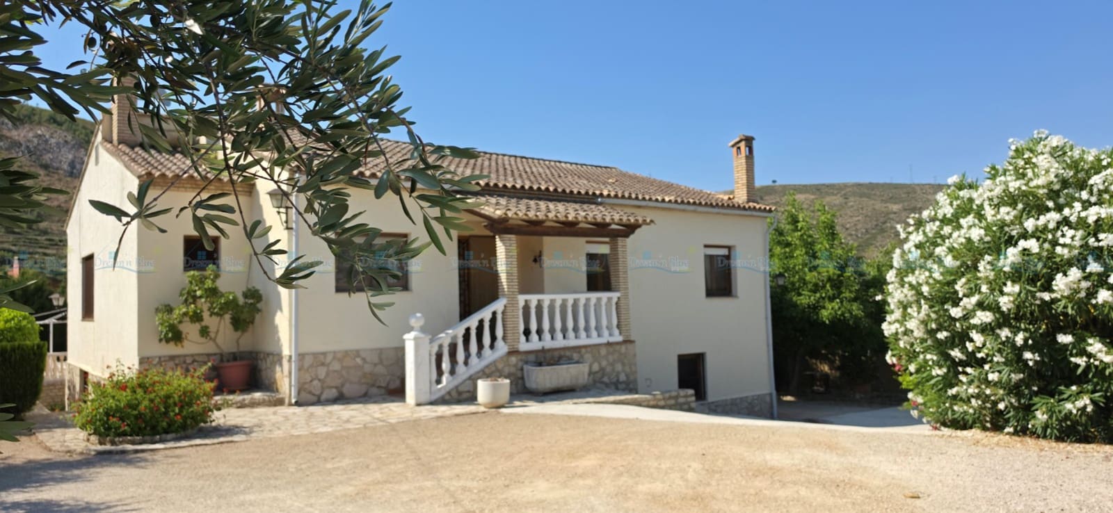 6 Zimmer Villa zu verkaufen in Ontinyent mit Pool Garage - 320.000 € (Ref: 9961677)