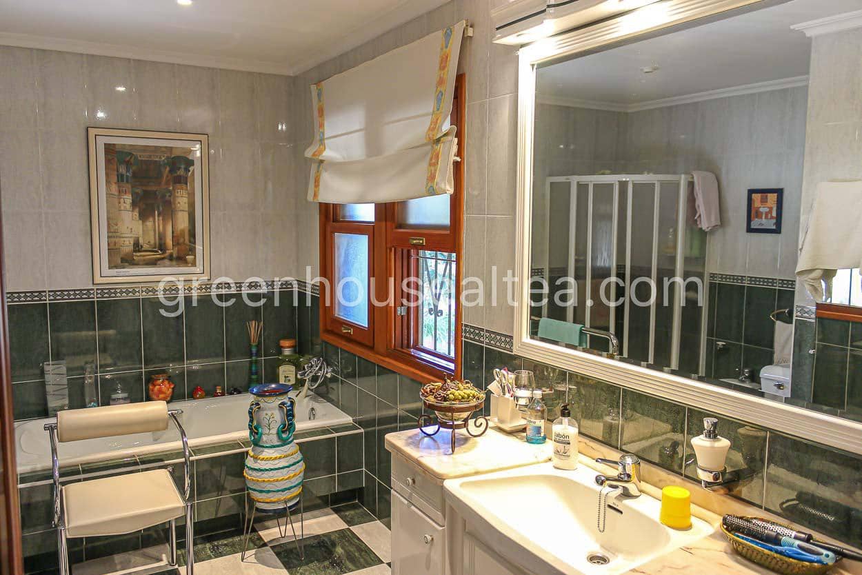 6 soverom Villa til salgs i La Nucia med svømmebasseng garasje - € 525 000 (Ref: 7366356)