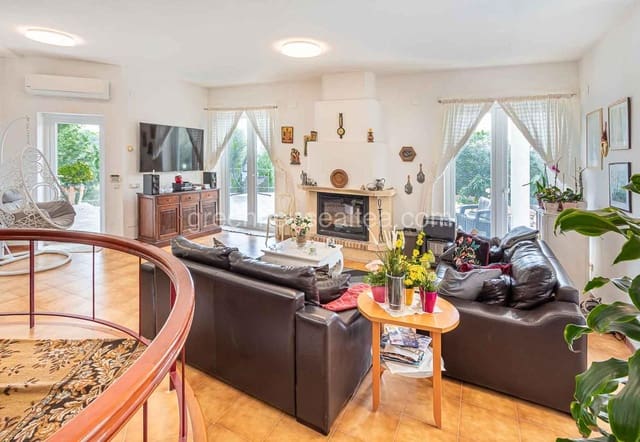 4 bedroom Villa for sale in Callosa d'En Sarrià with pool garage - € 530,000 (Ref: 7426217)