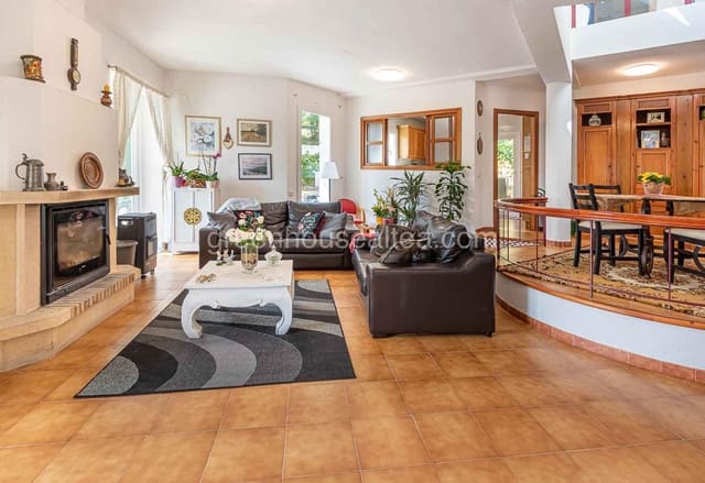 4 bedroom Villa for sale in Callosa d'En Sarrià with pool garage - € 530,000 (Ref: 7426217)